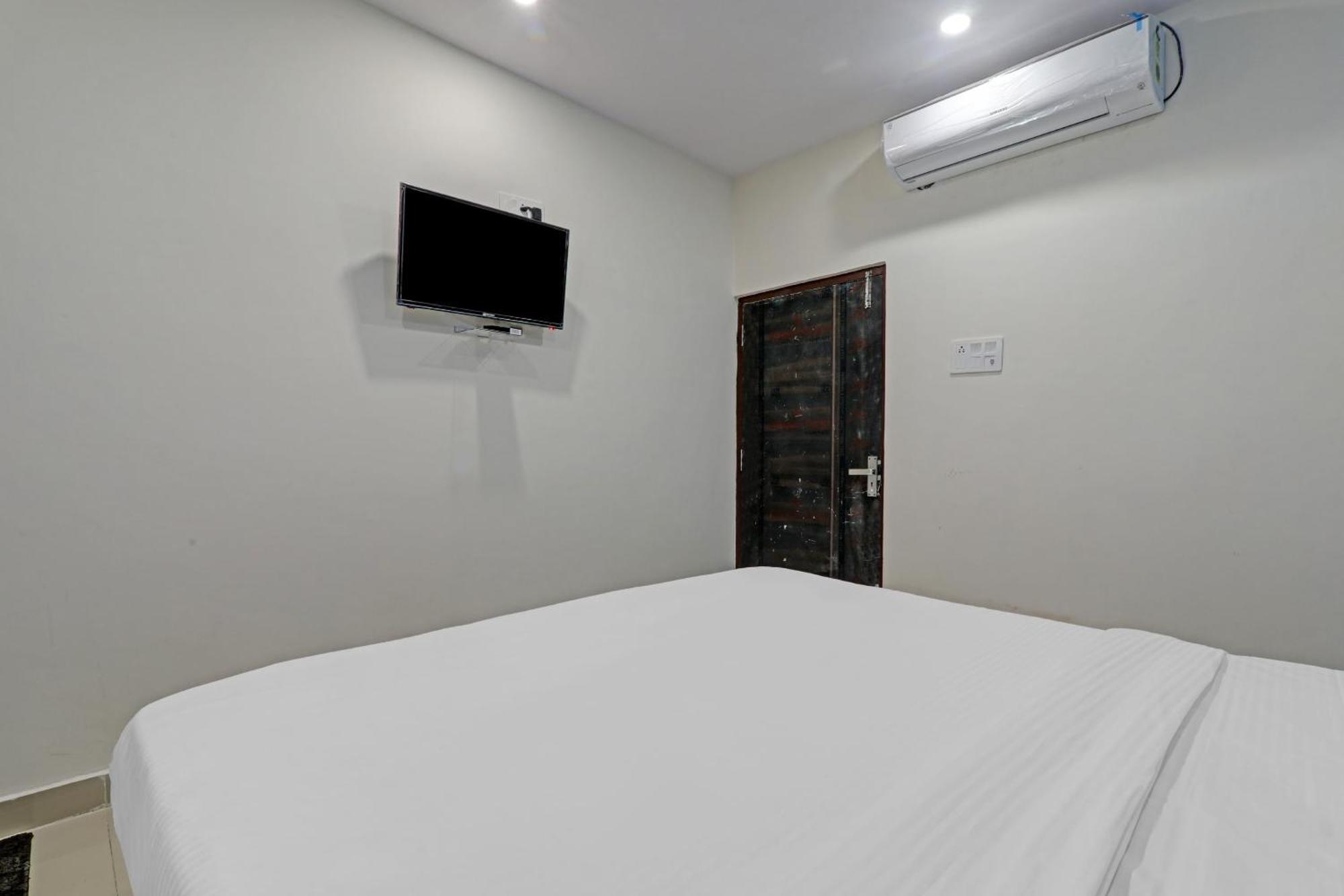 Hotel O Rudra Palace Near Phoenix United Лакнау Екстериор снимка